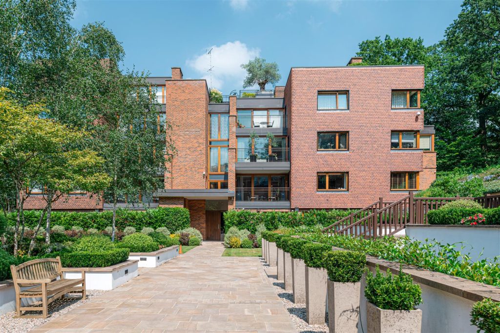 The Bishops Avenue, Kenwood, N2