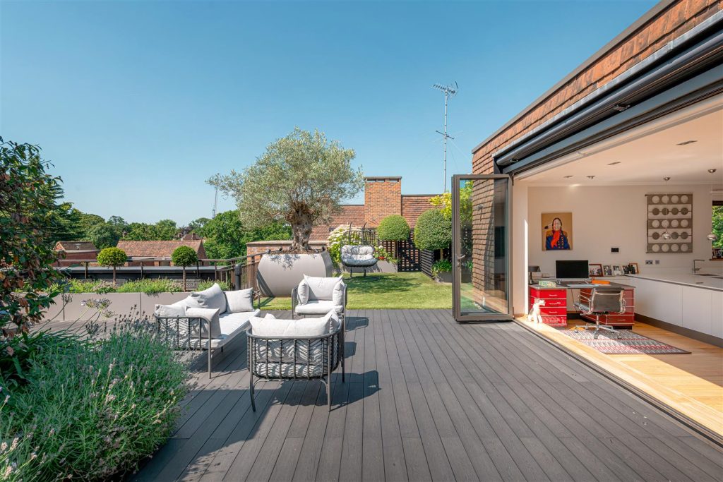 The Bishops Avenue, Kenwood, N2